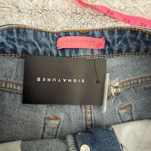 New SIGNATURE 8 mini shorts size small - Picture 2 of 9